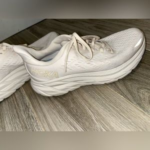 Hoka Clifton 8 eggnog